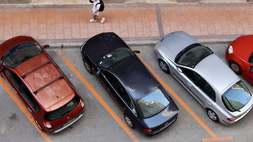 Meses de espera para obtener la tarjeta para aparcar en la zona naranja en Murcia