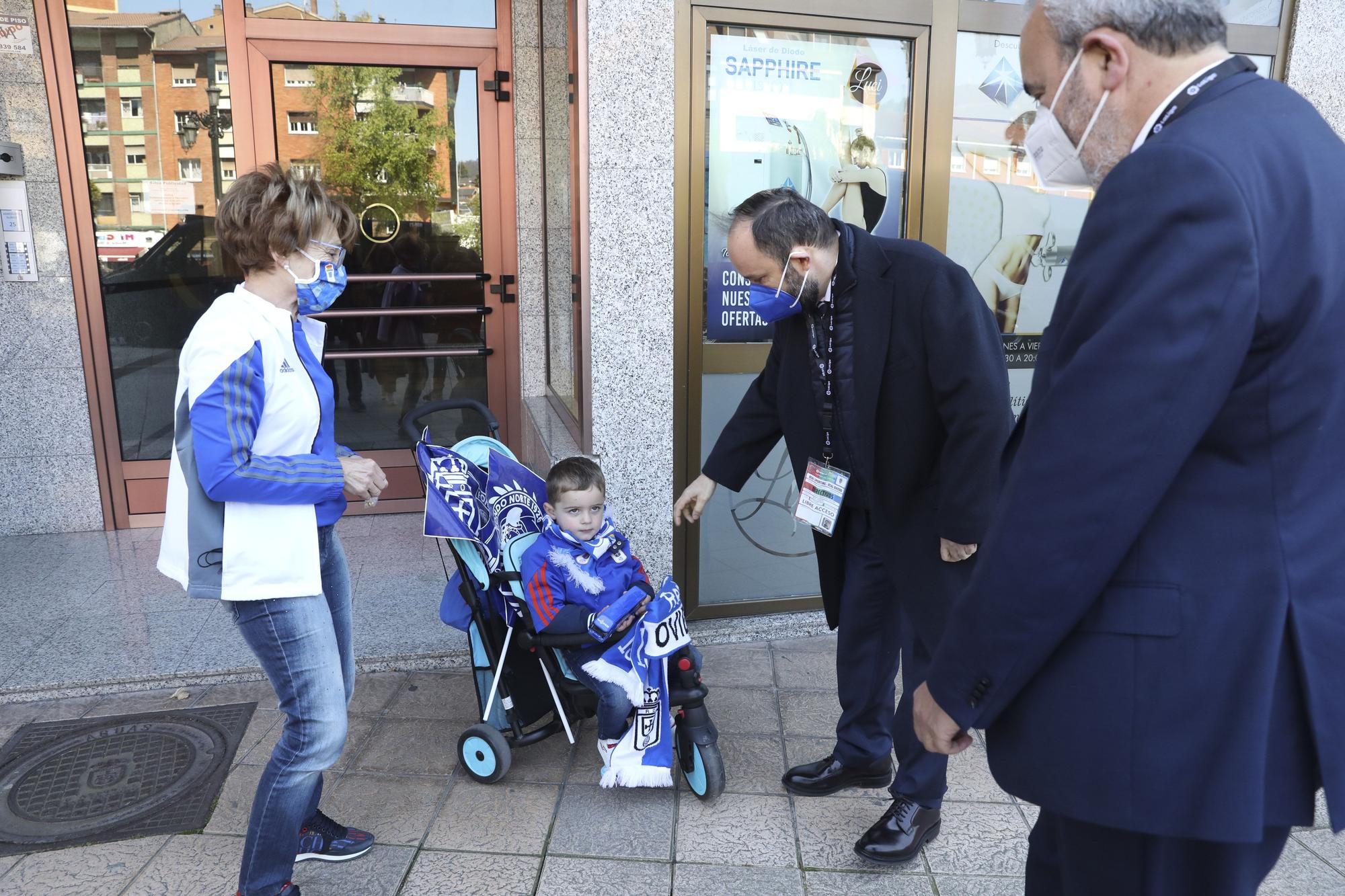 Así fue la salida de los jugadores del Real Oviedo hacia Gijón