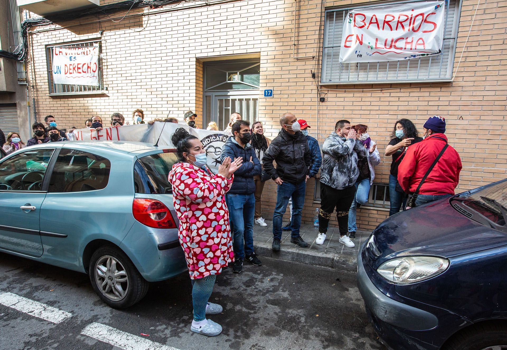 Paralizado el desahucio a una familia con dos menores en el barrio de Carolinas