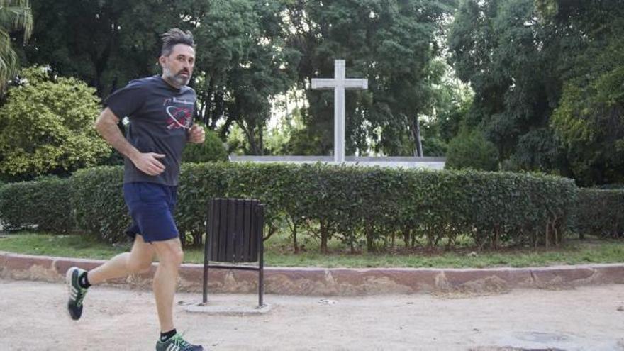 La Cruz de los Caídos en el parque Ribalta.