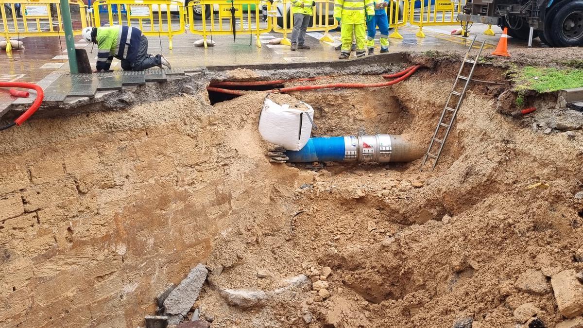 La arteria de agua potable de Comte Sallent ya está reparada.