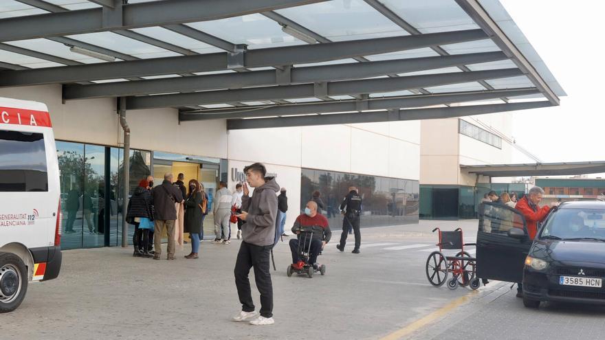 Los pacientes en espera de cama se duplican en un solo día por la incidencia de la gripe