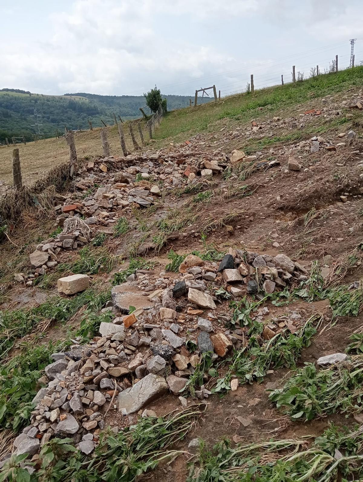 En imágenes: Así quedó el pueblo de Fontalba, en Tineo, tras la tromba de agua registrada el viernes