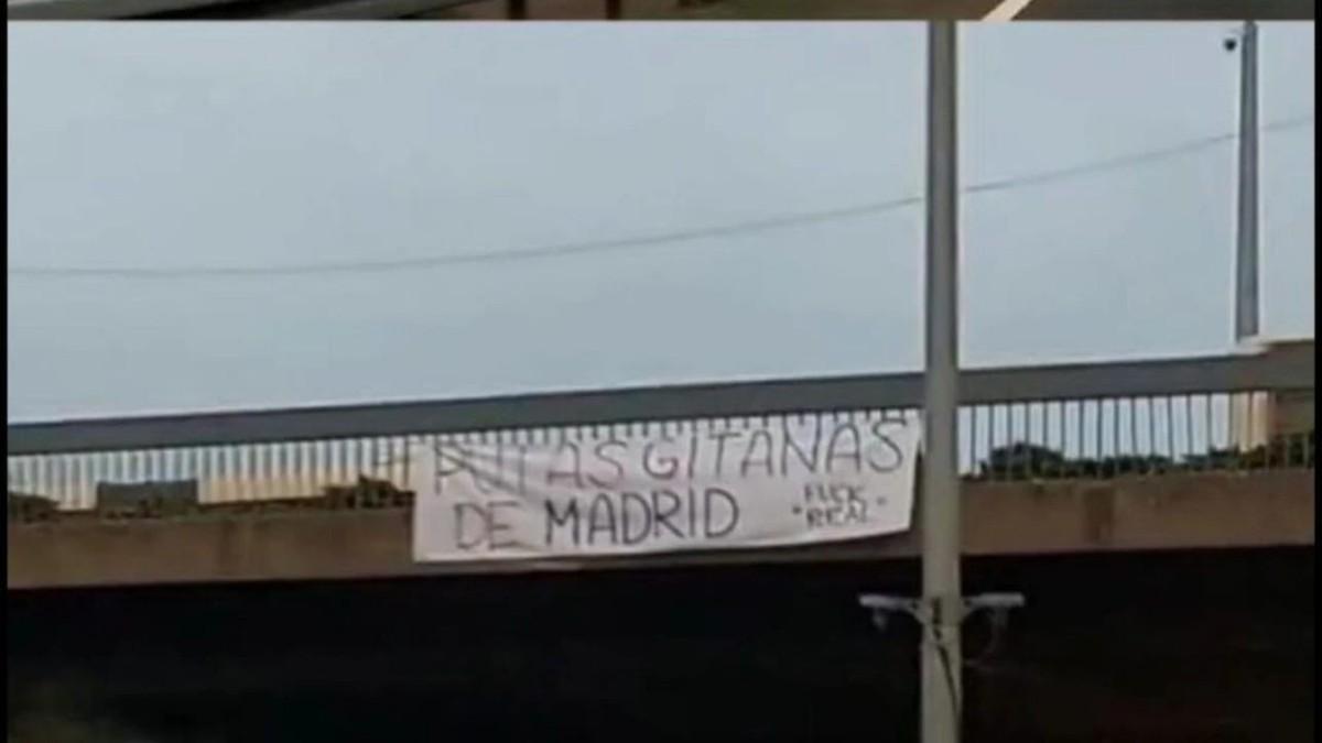 Mensajes en las carreteras para recibir al Real Madrid