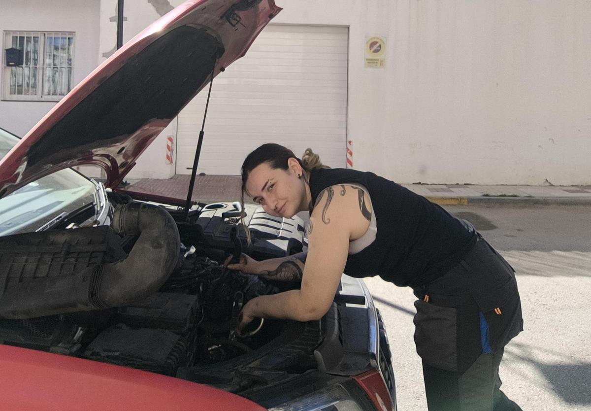 Rosana de Molina estudia Electromécanica de Vehículos Automóviles en el IES Profesor Isidoro Sánchez.