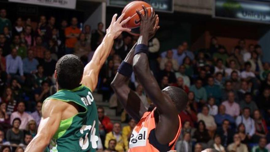 El Unicaja no puede ante el poderío del Barça (57-63)