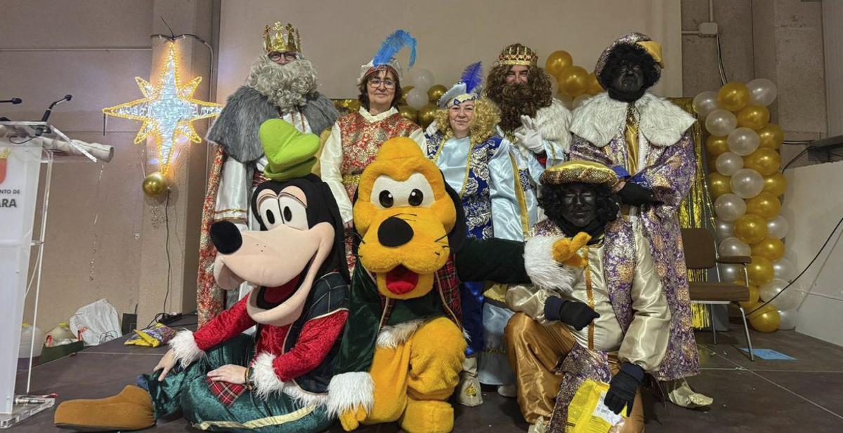 Sus Majestades estuvieron acompañados por Pluto y Goofy en Azuara.