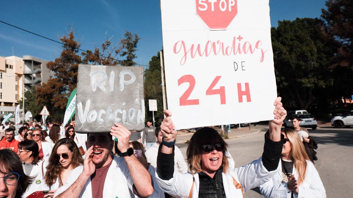 Concentración contra el borrador del Estatuto Marco de la profesión médica.