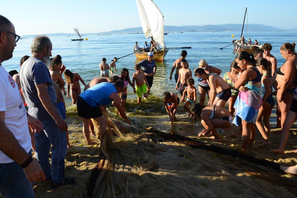 El bote polbeiro 'Vila de Bueu' vuelve a sucar las aguas después de su puesta a punto