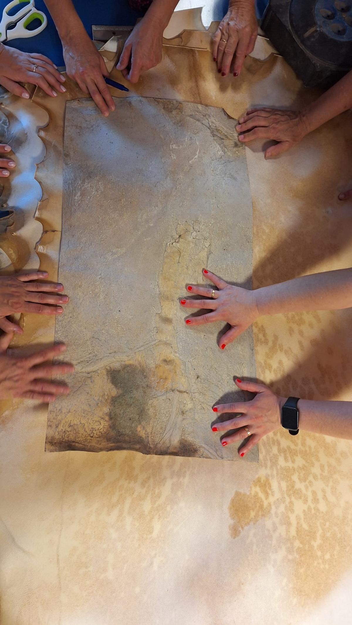 El taller de pandeiros de Grado, en imágenes
