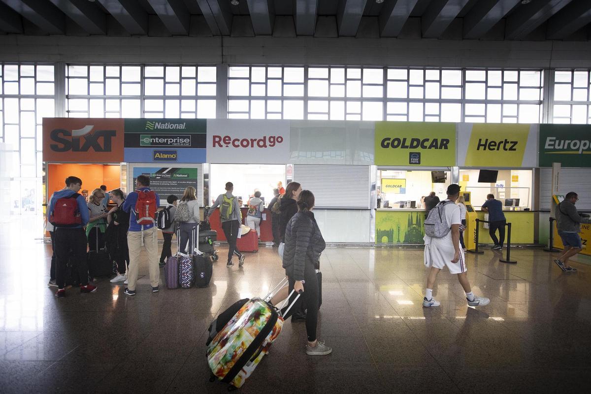 Les empreses de lloguer de cotxes hauran d’assumir el cost de gestionar una multa o un informe, després d’una sentència ferma contra Sixt Les empreses de lloguer de cotxes hauran d’assumir el cost de gestionar una multa o un informe, després d’una sentència ferma contra Sixt