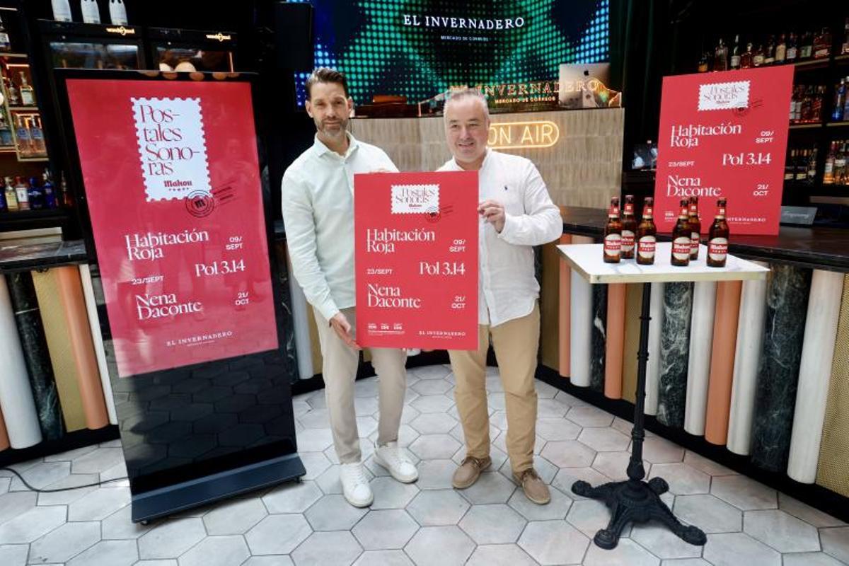 Francisco Gil  (izda) y Diego Aroca (dcha) durante la presentación del cartel.