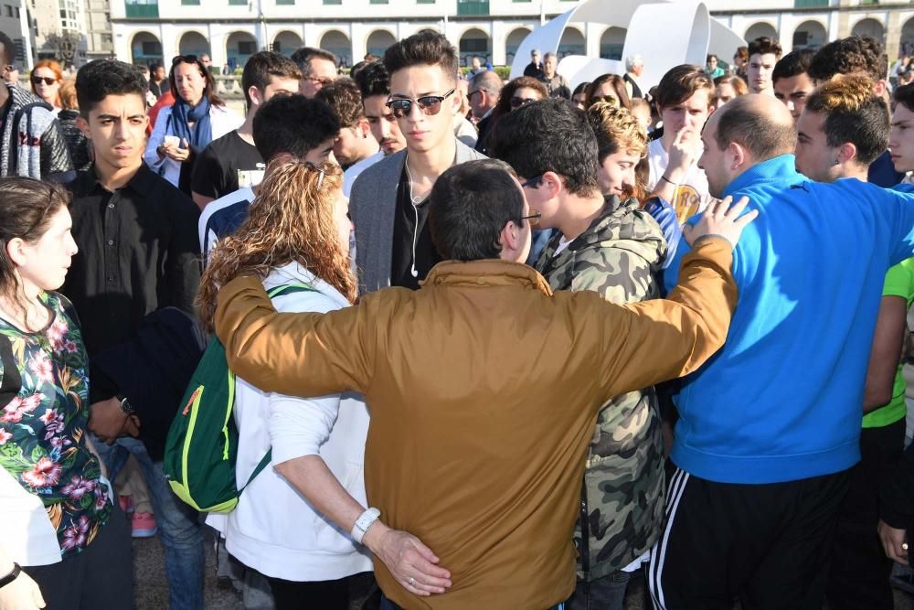 Homenaje en el Orzán al joven ahogado en la playa