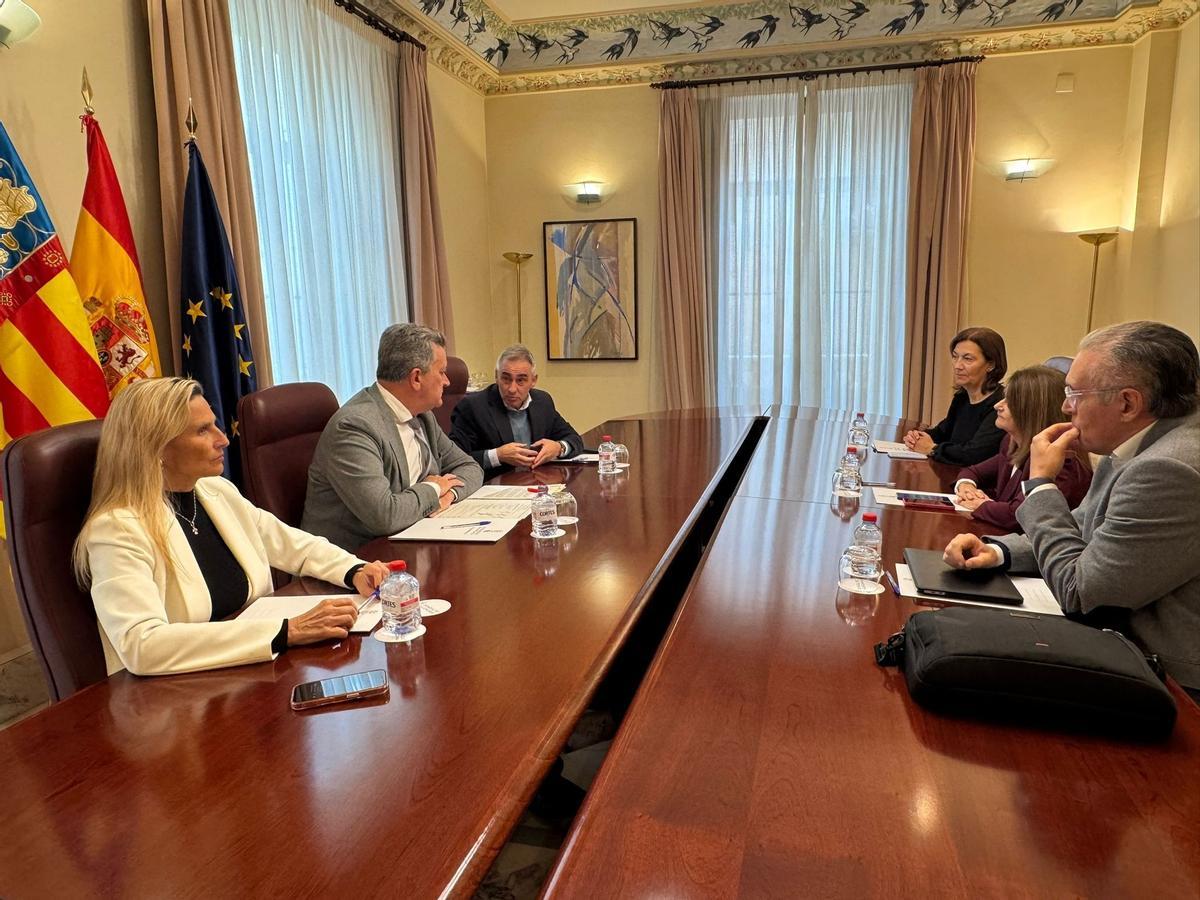 Reunión del vicepresidente tercero del Consell, Vicente Martínez Mus, y el conseller de Agricultura, Miguel Barrachina, sobre la peste porcina