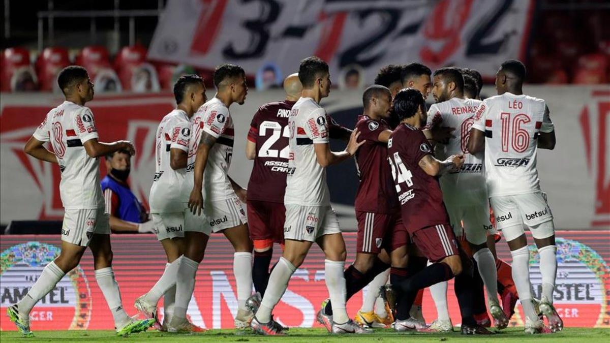 River Plate y Sao Paulo igualaron en un intenso y muy peleado partido