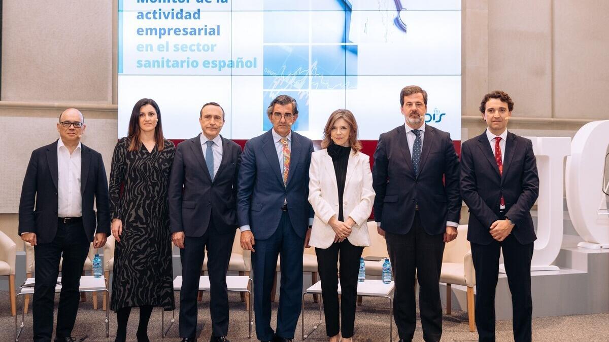 Javier Urzay, subdirector general de FARMAINDUSTRIA; Josune Méndez de Cruz, secretaria general de AESTE; Luis Miguel Ávalos Muñoz, secretario general de UNESPA; Juan Abarca, presidente de la Fundación IDIS; Marta Villanueva, directora general de la Fundación IDIS; Carlos Rus, presidente de ASPE; Pablo Crespo, secretario general de FENIN;