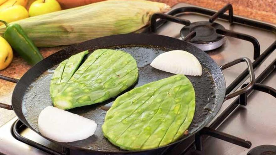 Hojas de nopal, listas para ser cocinadas.