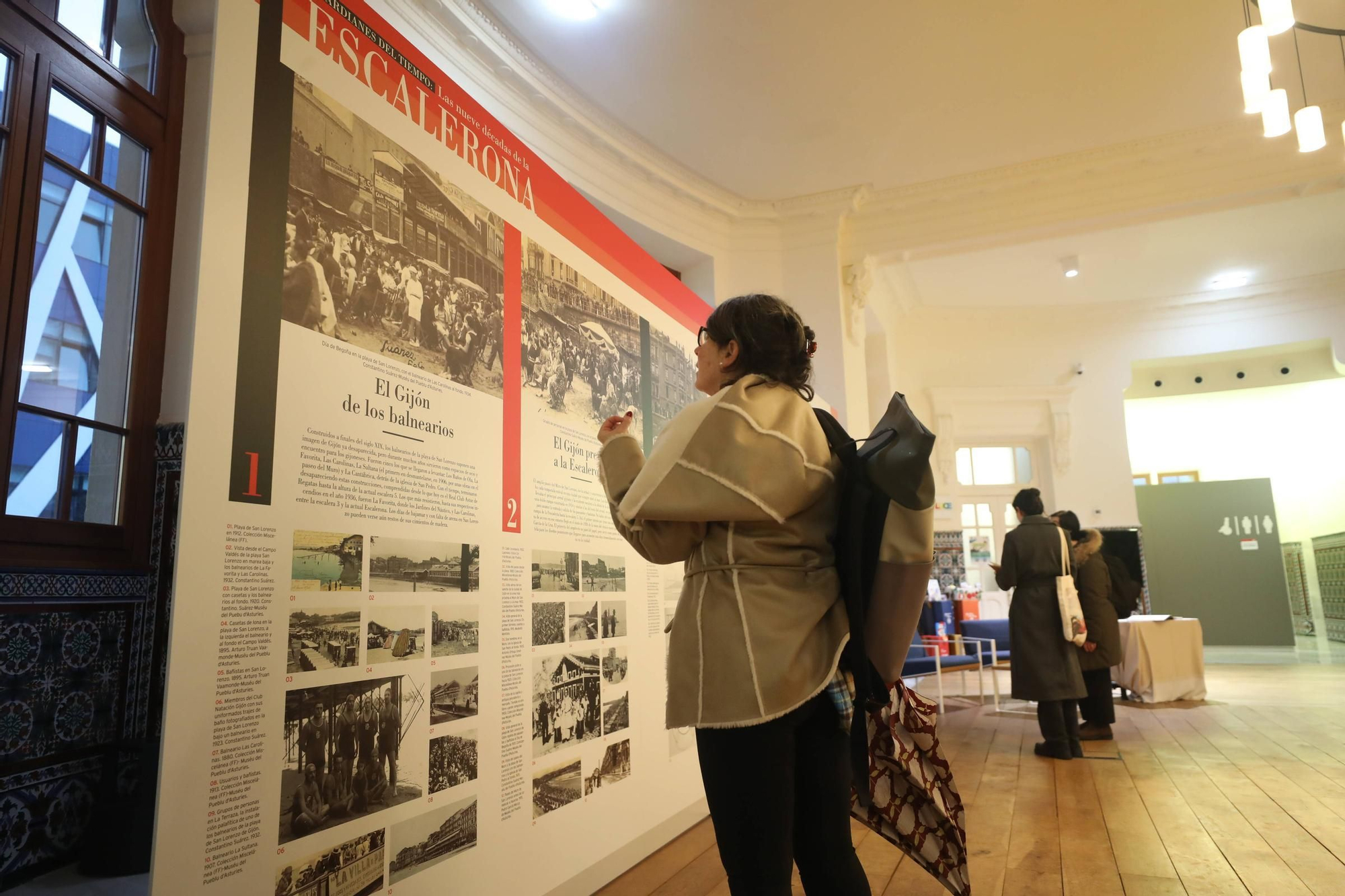 Visitantes en la exposición "Guardianes del tiempo" organizada por LA NUEVA ESPAÑA