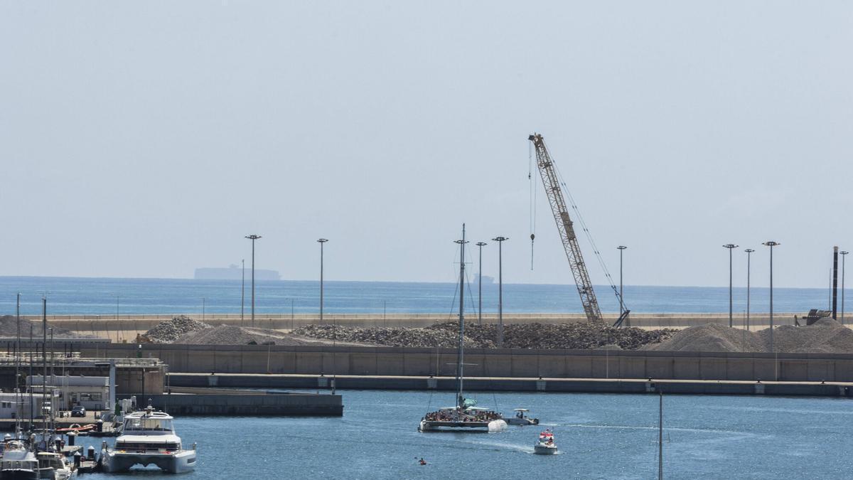 Obras en la nueva terminal norte del puerto de València