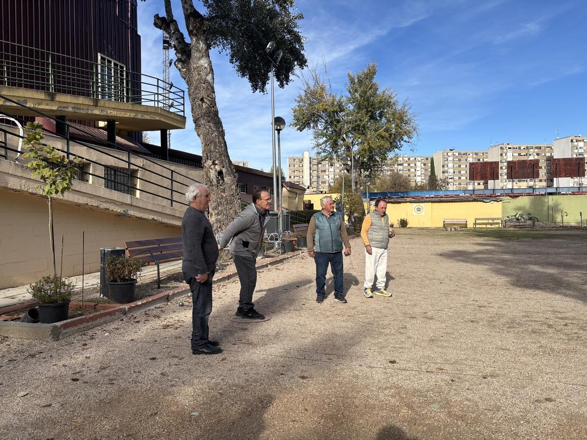 "El compañerismo" es lo que más le gusta a los petanqueros de este deporte