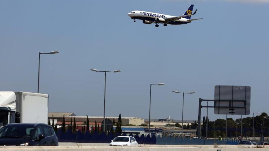 Ryanair estudia instalar un hangar de mantenimiento en el aeropuerto de València