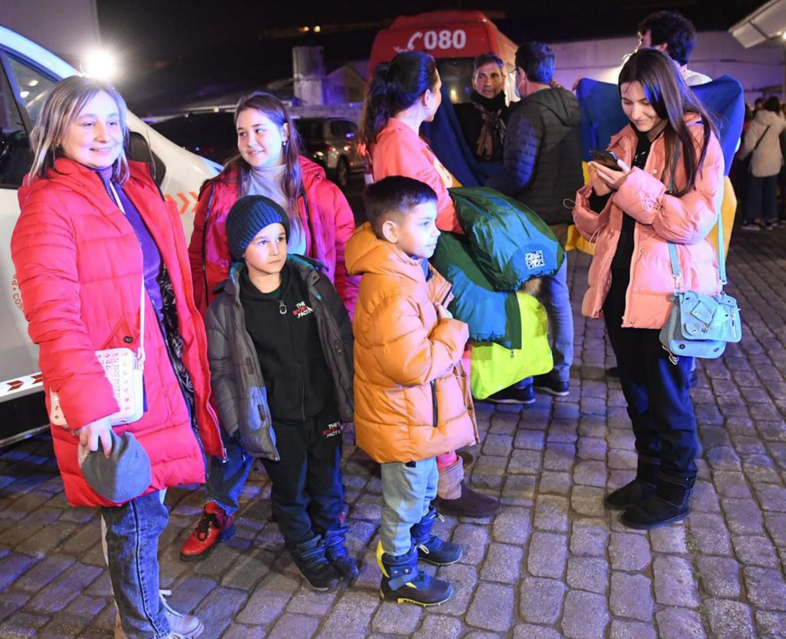 Un grupo de mujeres y niños ucranianos, en A Coruña.   | // CARLOS PARDELLAS
