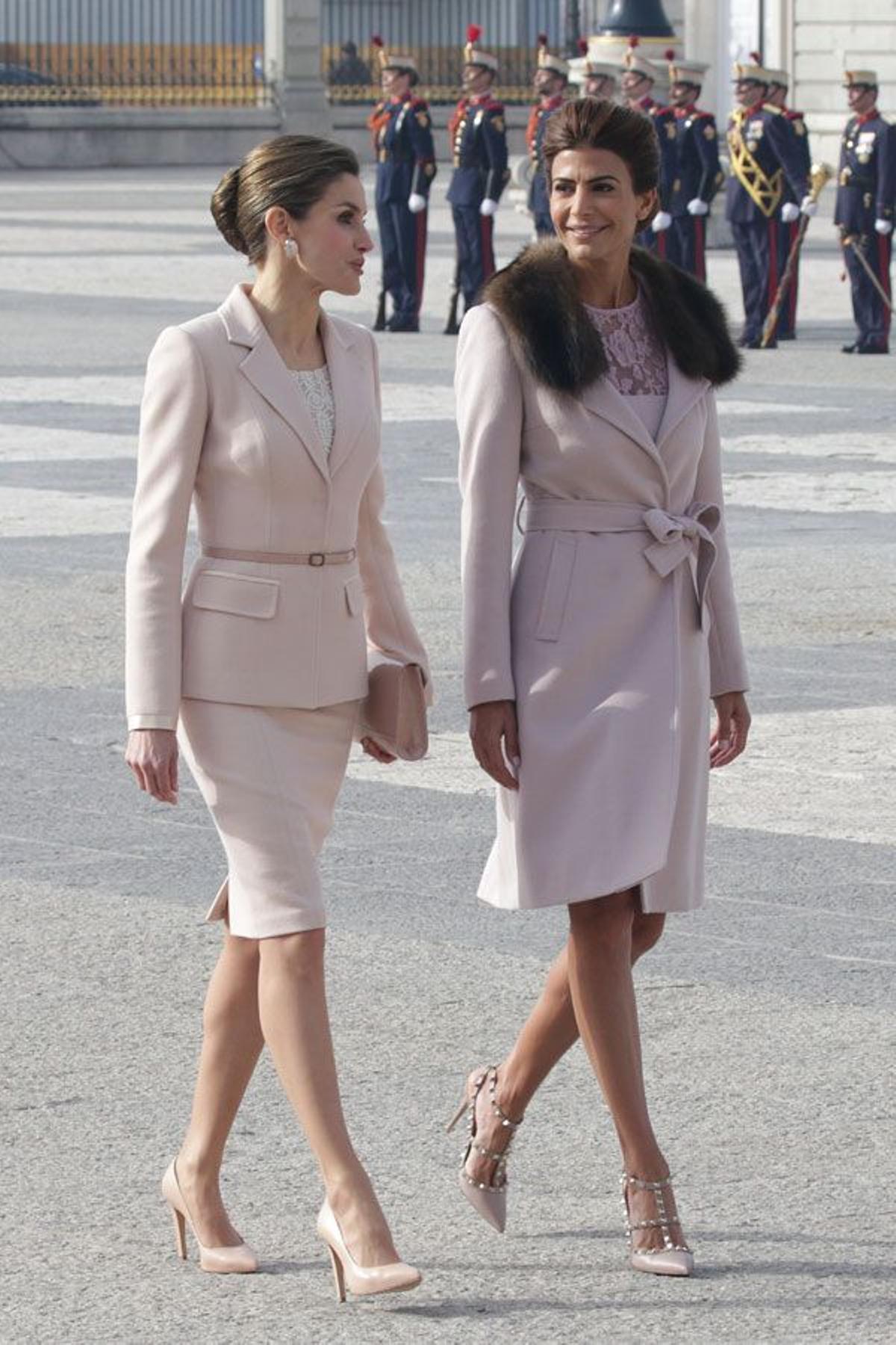 El look de Letizia Ortiz recibiendo a Juliana Awada en el Palacio Real