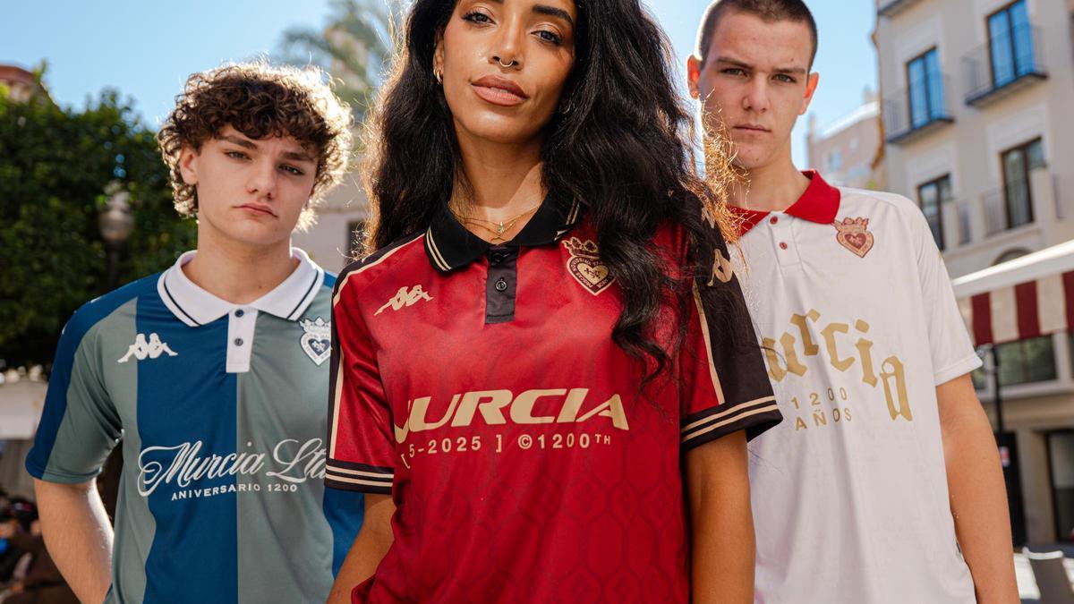 Las tres camisetas diseñadas para el 1200 aniversario de la ciudad.