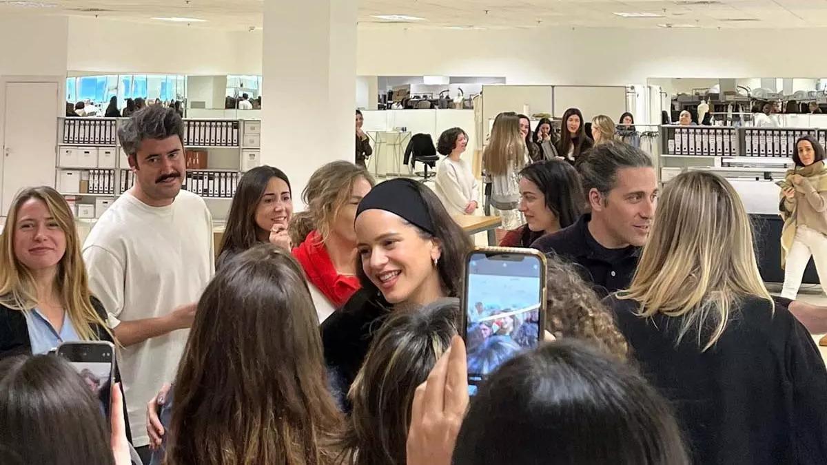 Rosalía se presenta en la central de Inditex en Arteixo: “Es una visita de carácter privado”