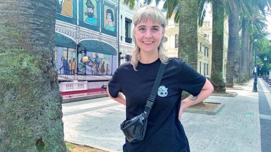 Emma Ríos, junto al Quiosco Alfonso | FOTO: VIÑETAS