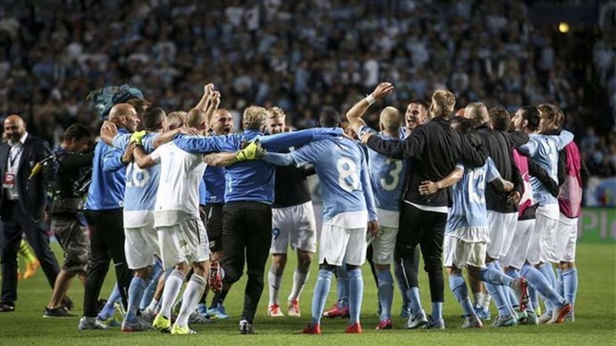 Los jugadores del Malmö celebrando la clasificación para la Champions
