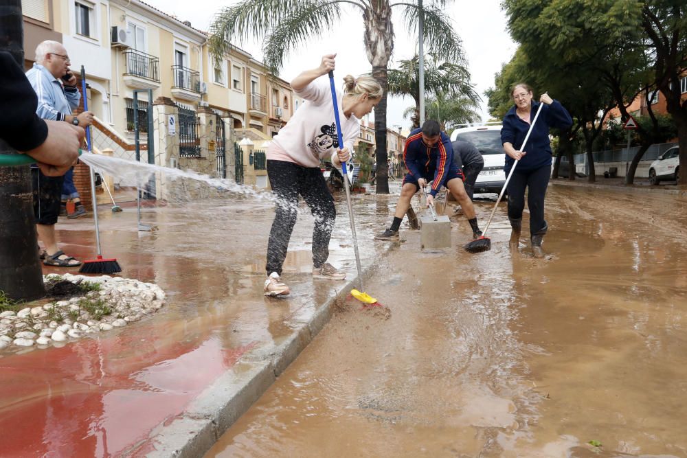 Nueva noche de tormenta y granizo en Málaga que desborda el río Campanillas