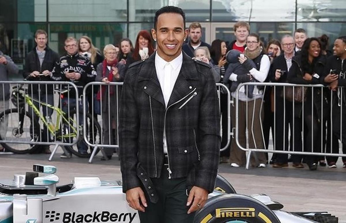 dcaminal27958075 formula one champion lewis hamilton poses for phot160120114912