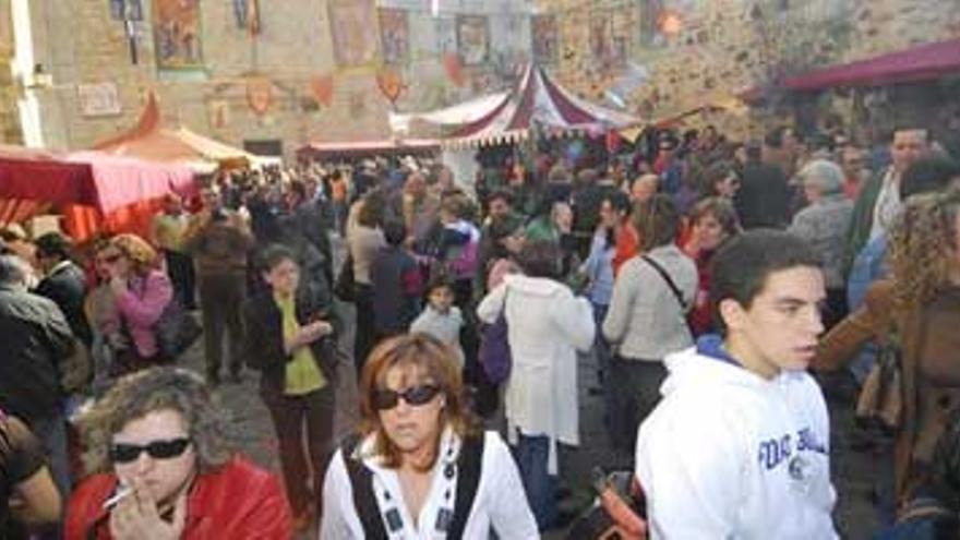 El Ayuntamiento de Cáceres da marcha atrás y habrá mercado medieval en noviembre
