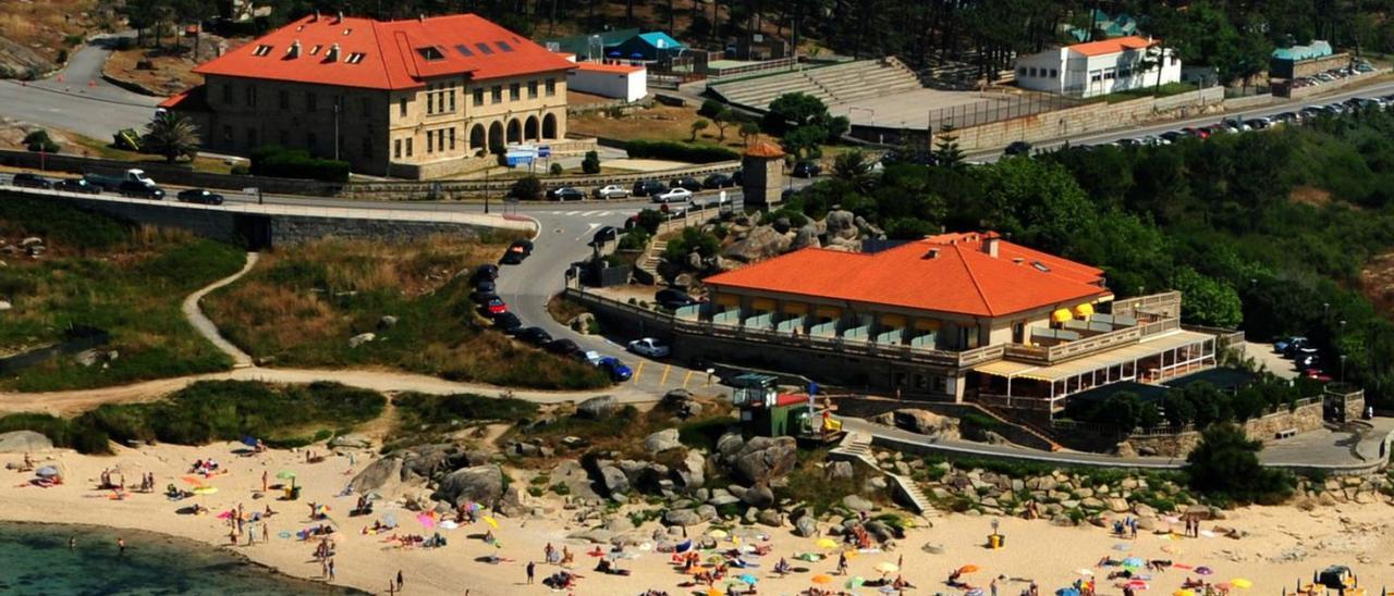 Imagen de archivo del centro vacacional de A Lanzada, en la parte superior.