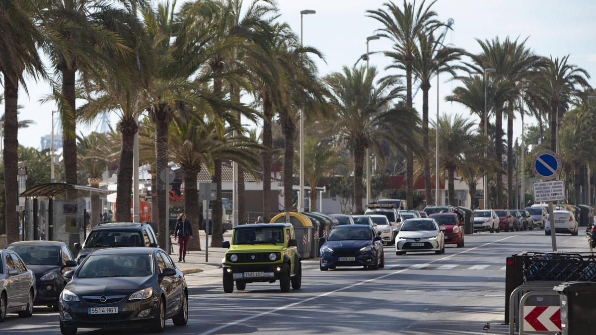Los contenedores de la avenida junto al paseo.