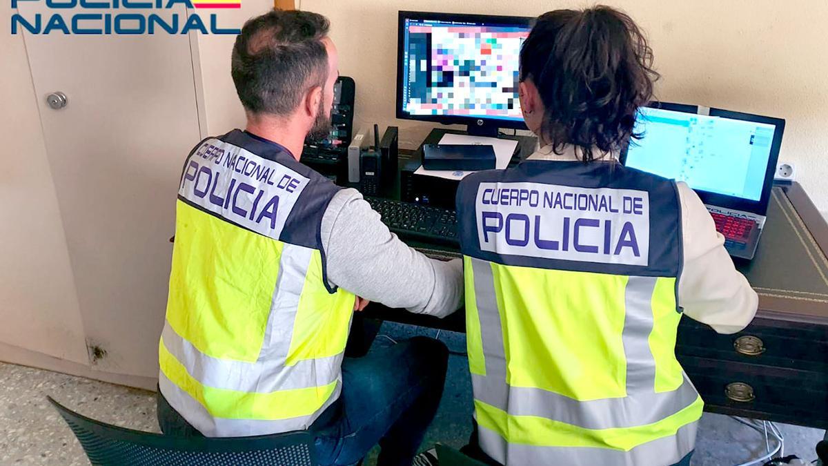 Agentes de la Policía Nacional especializados en cibercrimen.