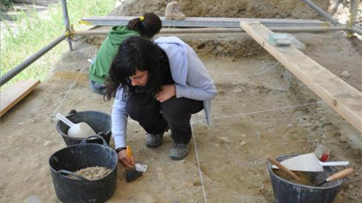 Trabajos en el yacimiento arqueológico de Boella, dirigidos por el IPHES.