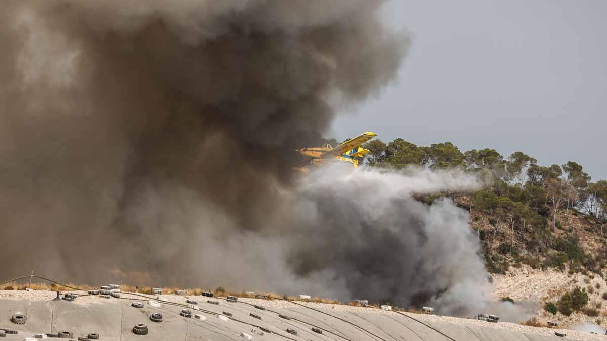 Nuevo incendio en el vertedero de Ibiza