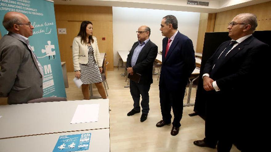 Gobierno canario y abogados de Tenerife estrenan proyecto de mediación