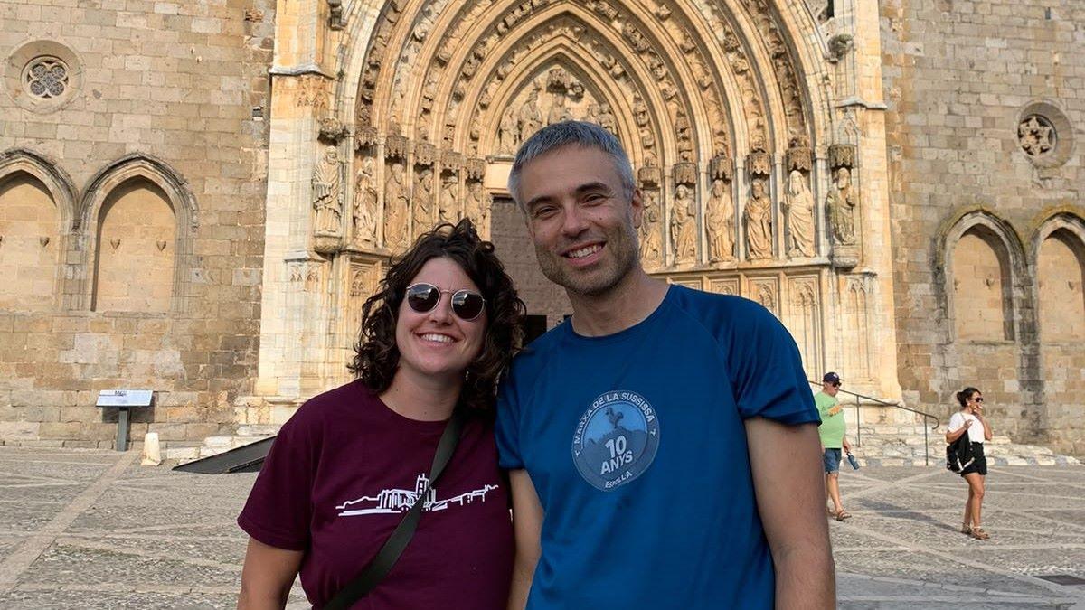 Jordina Daniel i Jordi Batlle, al poble de Castelló d’Empúries on han fet créixer el foc durant dues dècades.