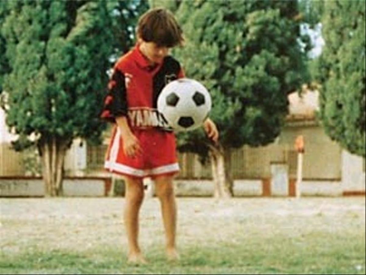 Messi, de pequeño vestido con la equipación de Newell's