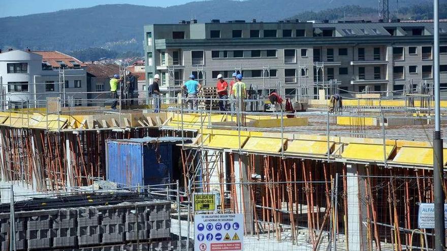 Edificio en construcción, en Pontevedra. // Rafa Vázquez