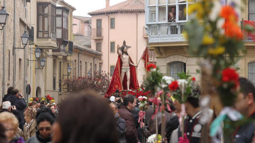 La Resurrección engrosa sus filas con cuarenta nuevas altas