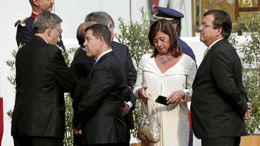 Los presidentes de Valencia, Ximo Puig; de Castilla-La Mancha, Emiliano García-Page; de Balears, Francina Armengol; y de Extremadura, Guillermo Fernández Vara, todos del PSOE, ayer en el desfile de Madrid.