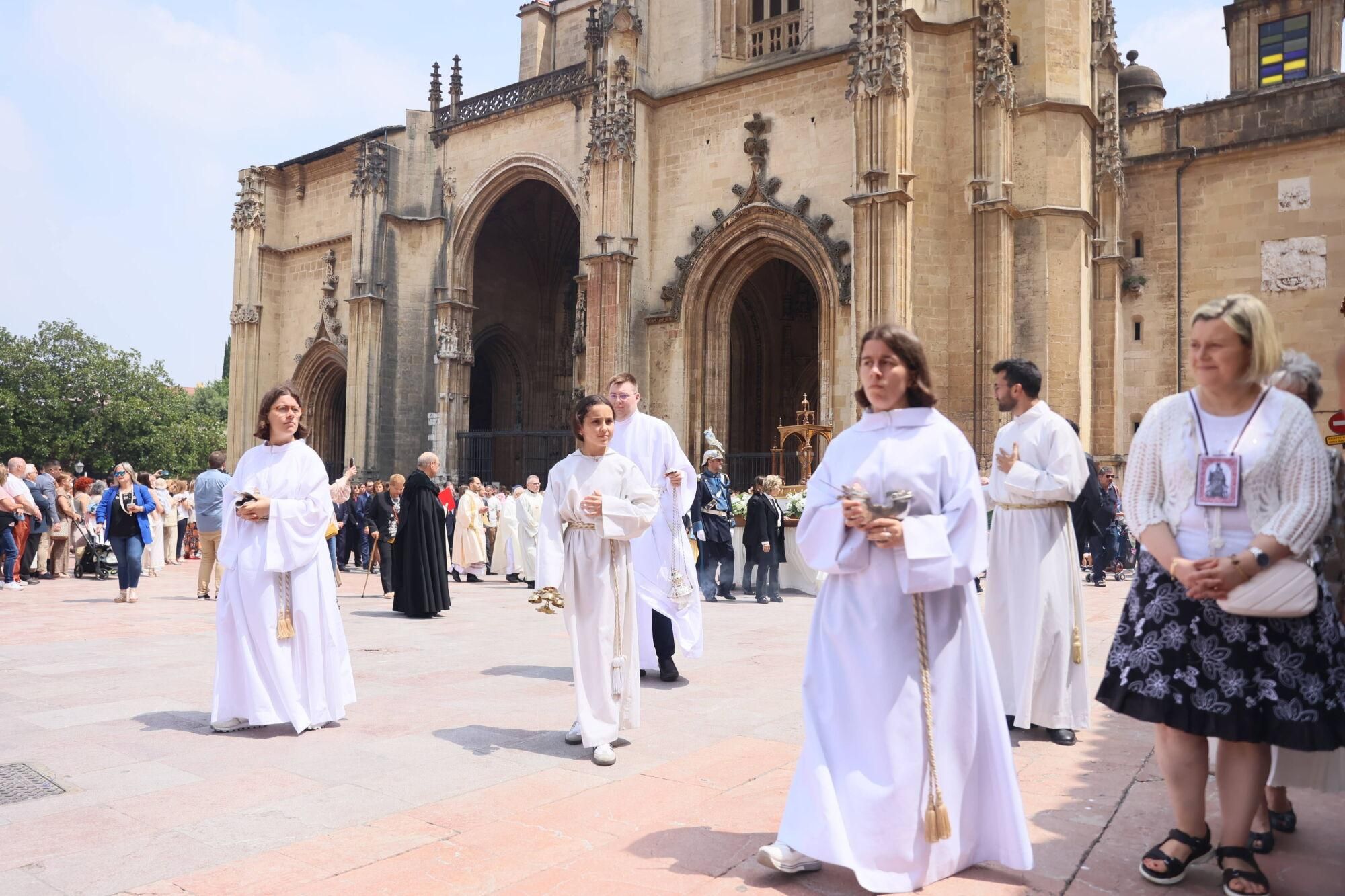 Así fue la misa del Corpus Christi en la catedral de Oviedo.