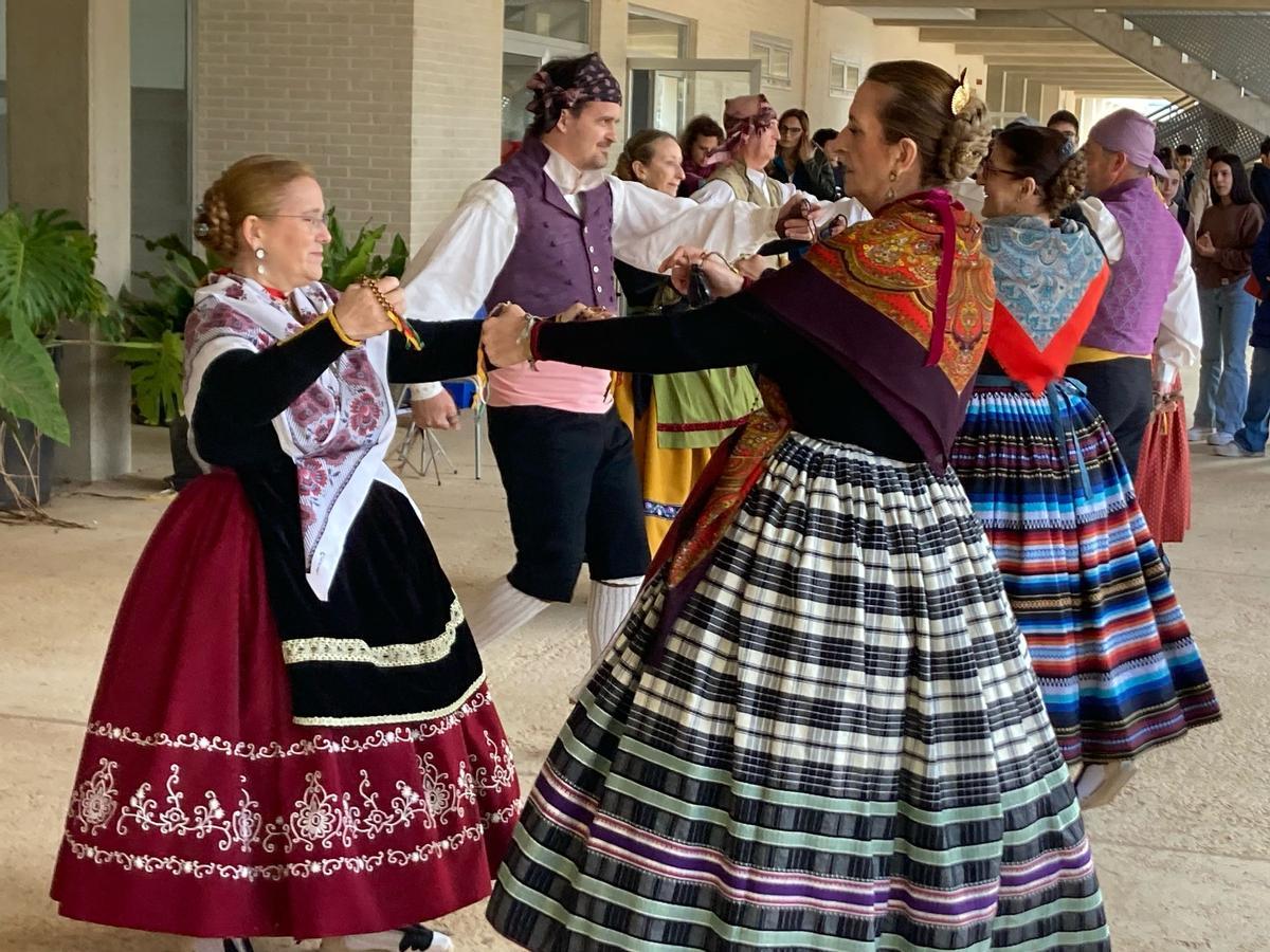 Les danses, otra valiosa manifestación cultural