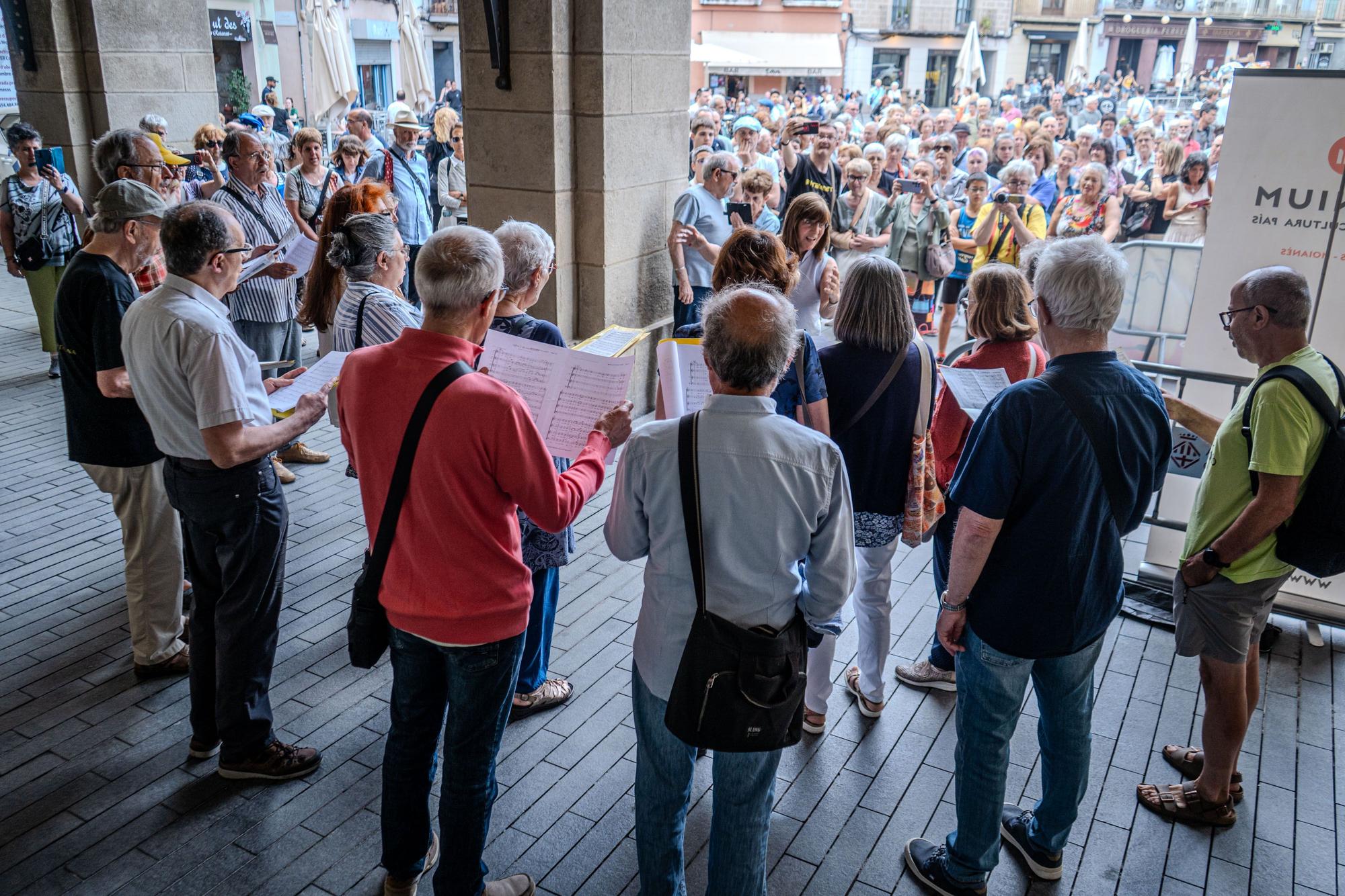 La revetlla i la flama del Canigó arriben a Manresa