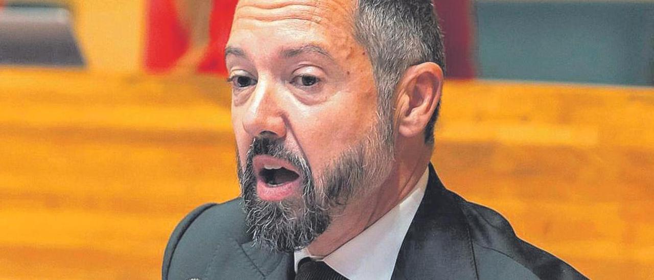Juanma Badenas, segundo teniente del alcalde del Ayuntamiento de Valencia  por Vox, en un reciente pleno municipal.