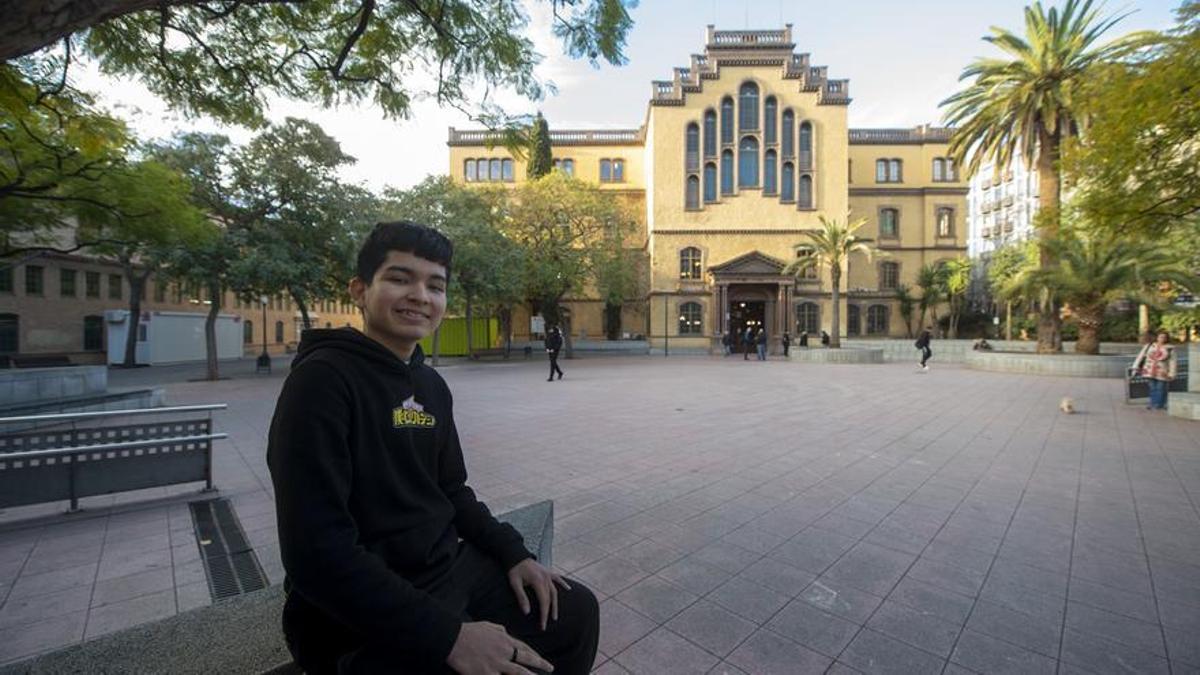 El joven Marcos, estudiante de un ciclo formativo de grado medio en la Escola del Treball, esta semana.